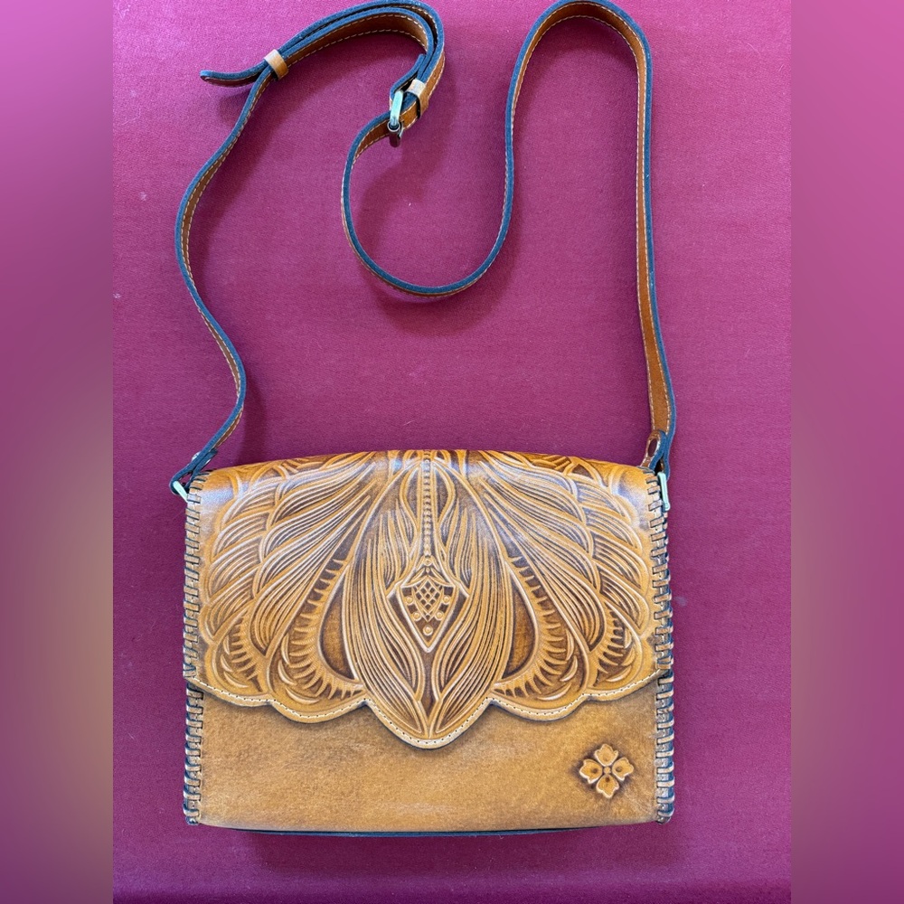 Patricia Nash Elegant Tan Leather Shoulder Bag